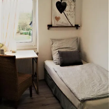 מלון Lazarus & Restaurant 3*